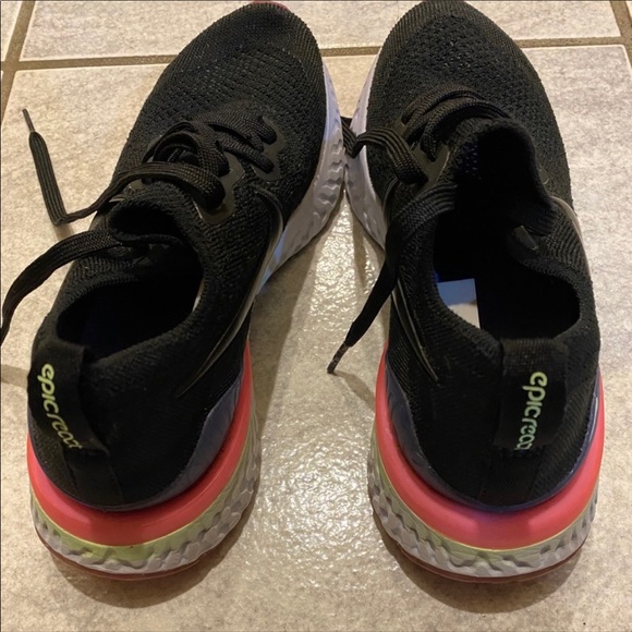 Nike Women’s Epic React Flyknit 2 Running - Picture 3 of 3
